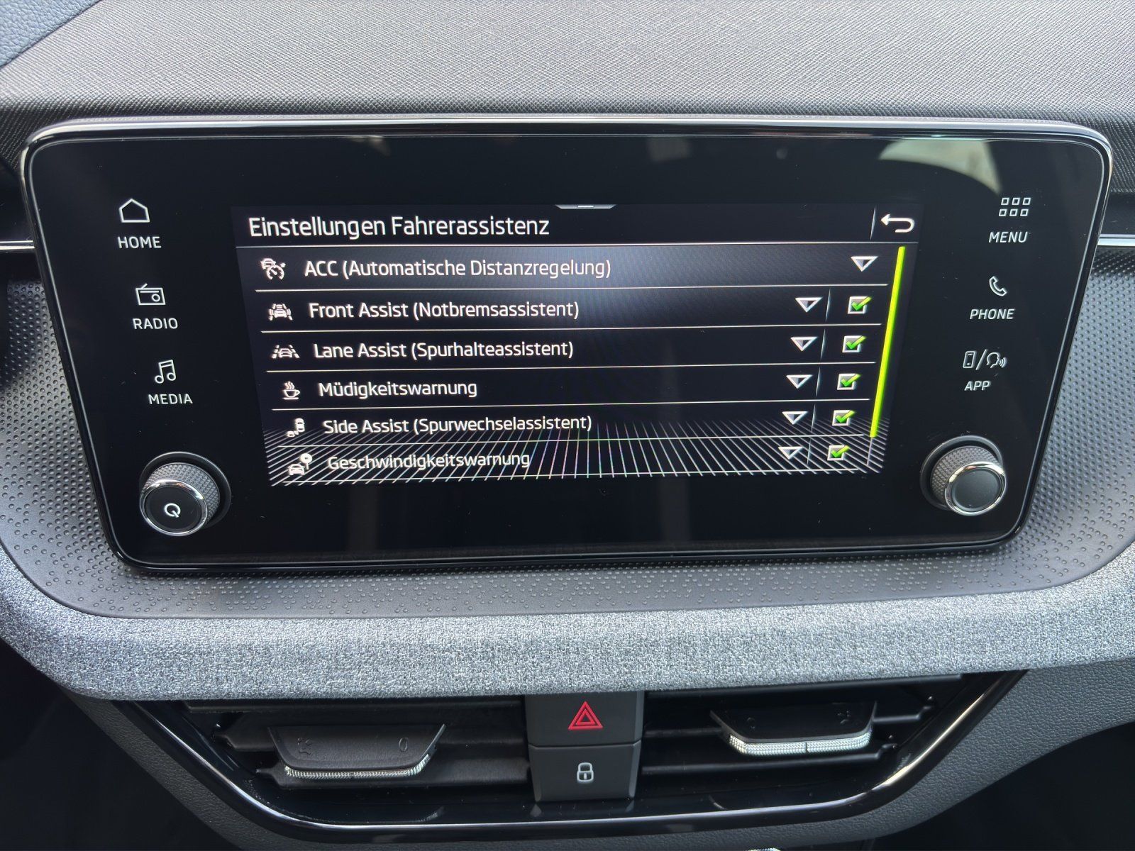 Fahrzeugabbildung SKODA Kamiq Tour 1,0 TSI 85 kW DSG