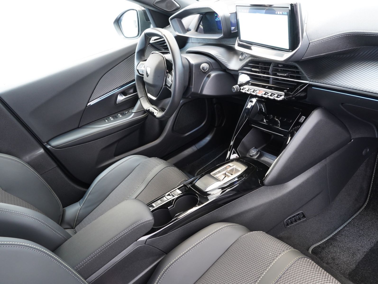 Fahrzeugabbildung Peugeot 2008 e- GT 11KW/LED/NAVI/360°/SOH