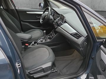 Fahrzeugabbildung BMW 216i Active Tourer Advantage Klima Einparkhilfe