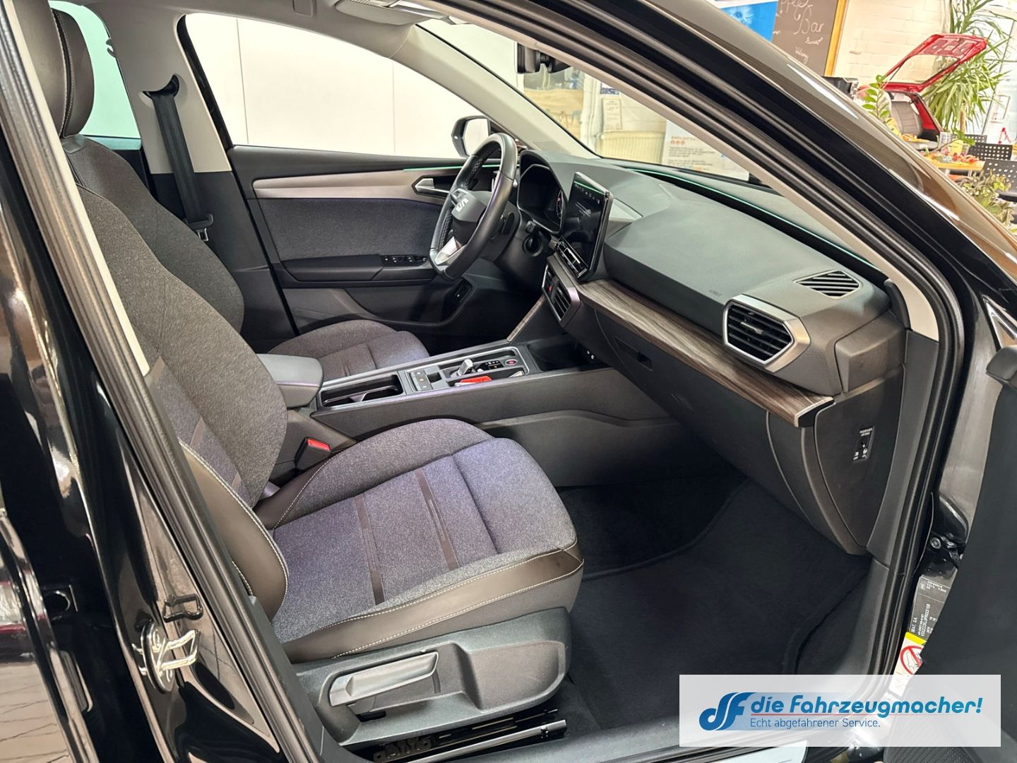 Fahrzeugabbildung SEAT Leon Sportstourer Xcellence e-HYBRID Navi Digita