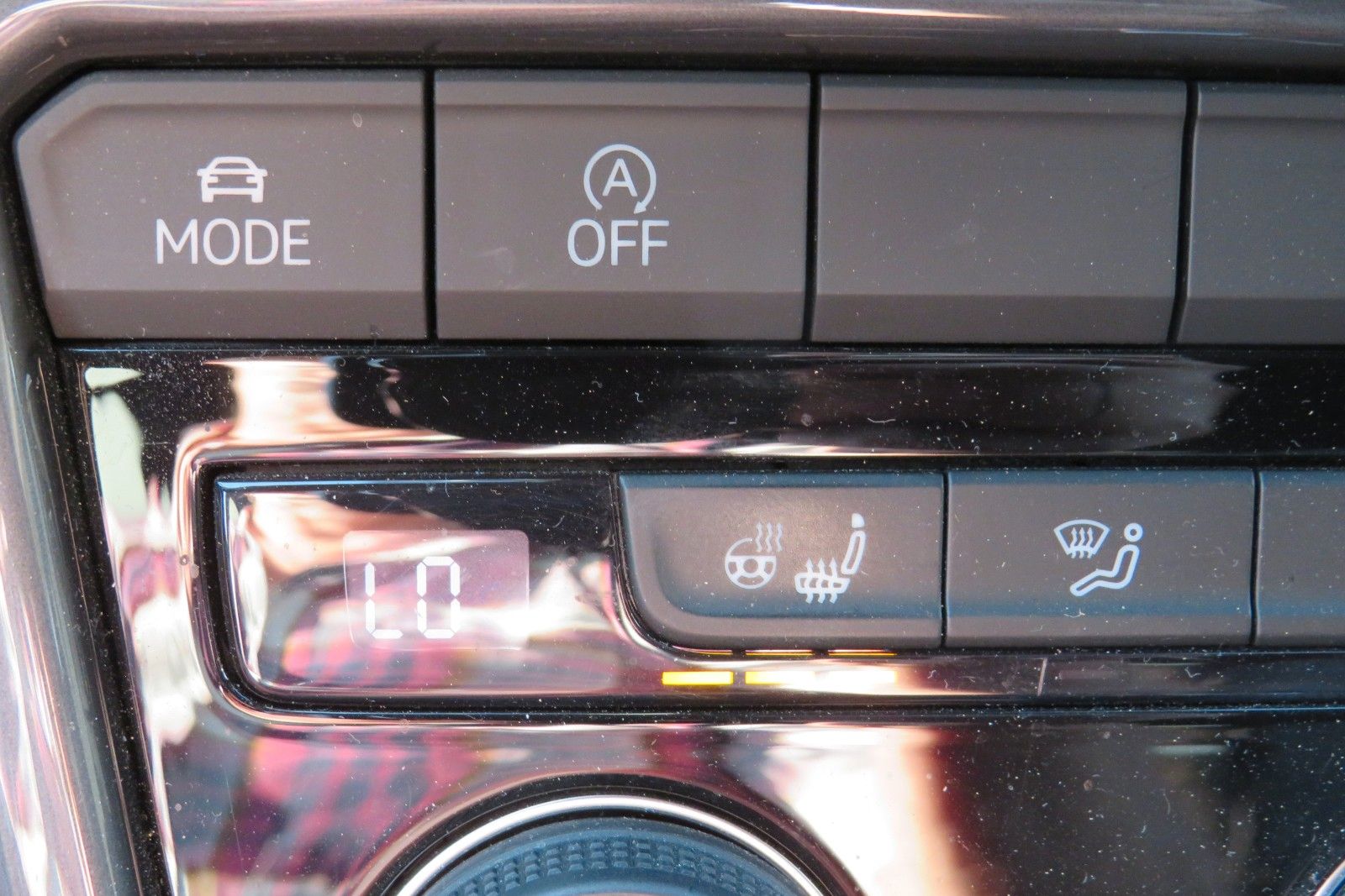Fahrzeugabbildung Volkswagen T-Roc Sport ACC LED PDC NAVI DAB 1.HAND