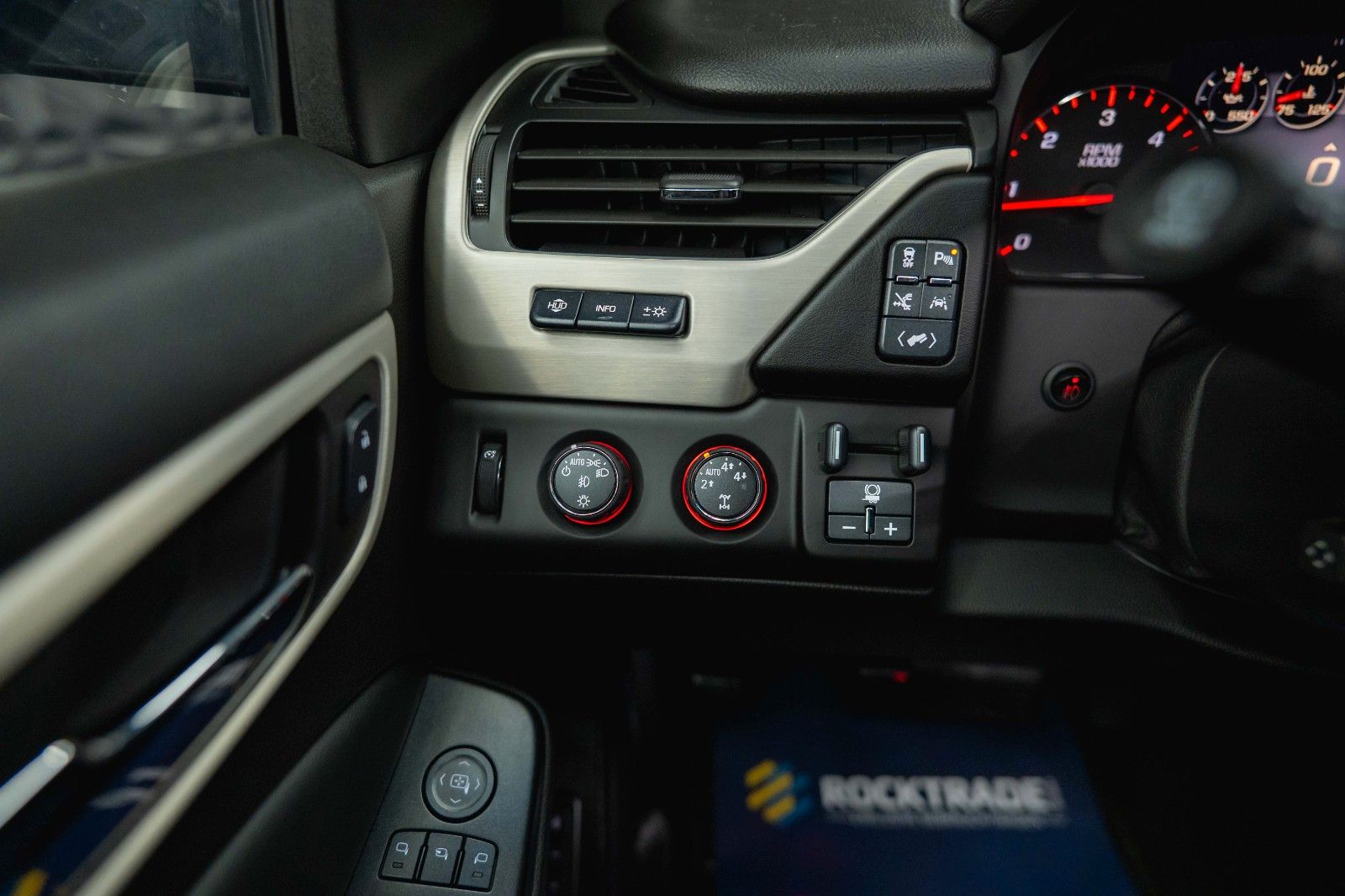 Fahrzeugabbildung GMC Yukon 6.2 V8 DENALI 4x4 LED *Unfallfrei*TV*ACC*