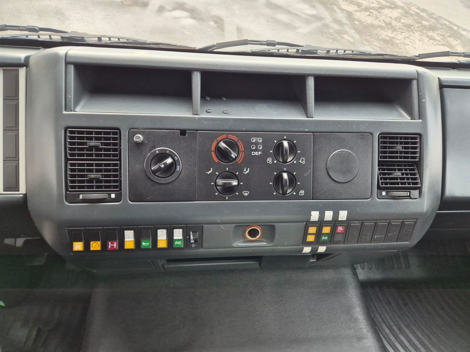 Fahrzeugabbildung MAN LE 9.150 Feuerwehr Schmitz GW-6 Gerätewagen