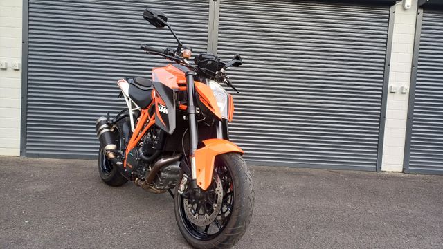 KTM 1290 Super Duke R   1. Hand!