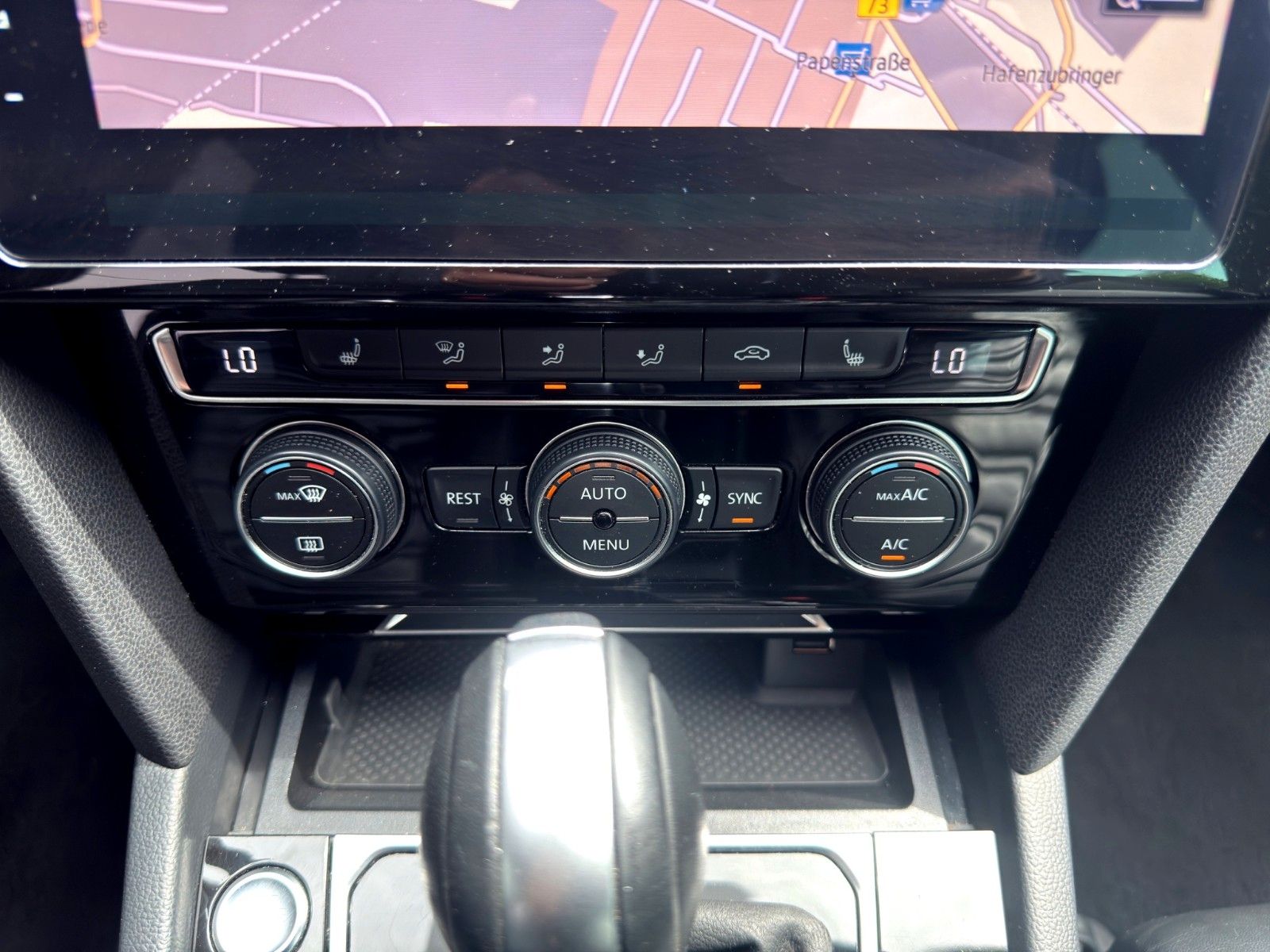 Fahrzeugabbildung Volkswagen Passat Variant *R-Line*Pano*DYNAUDIO*Virt.Cock*