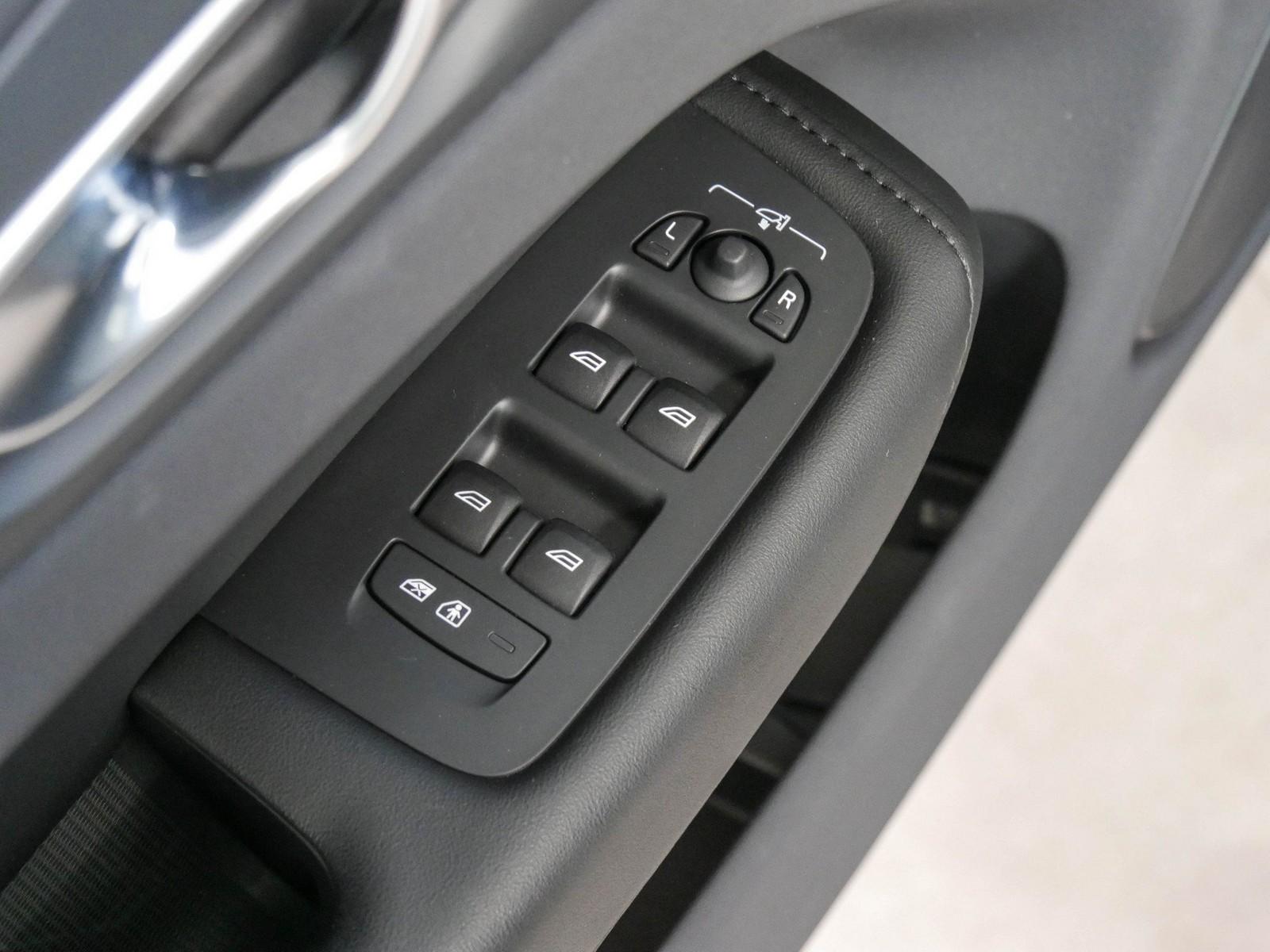 Volvo XC60 T6 AWD Recharge Plus Dark #LED/PDC/RFK/Harm