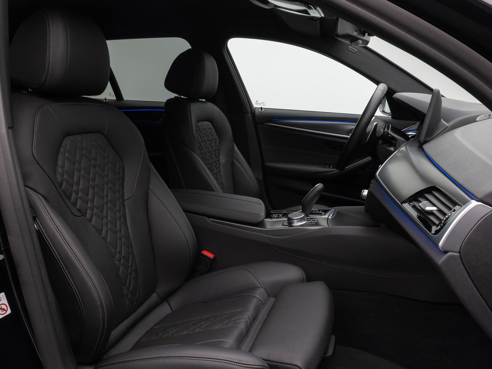 Fahrzeugabbildung BMW 530d xD M Sport Kamera Laser HUD DAB AHK Komfort