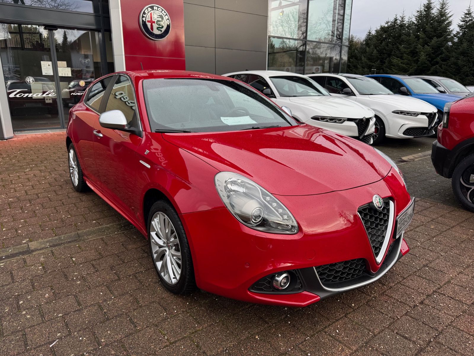 Fahrzeugabbildung Alfa Romeo Giulietta Lusso 1,6   120 PS NAVI KLIMAAUTOMATIK