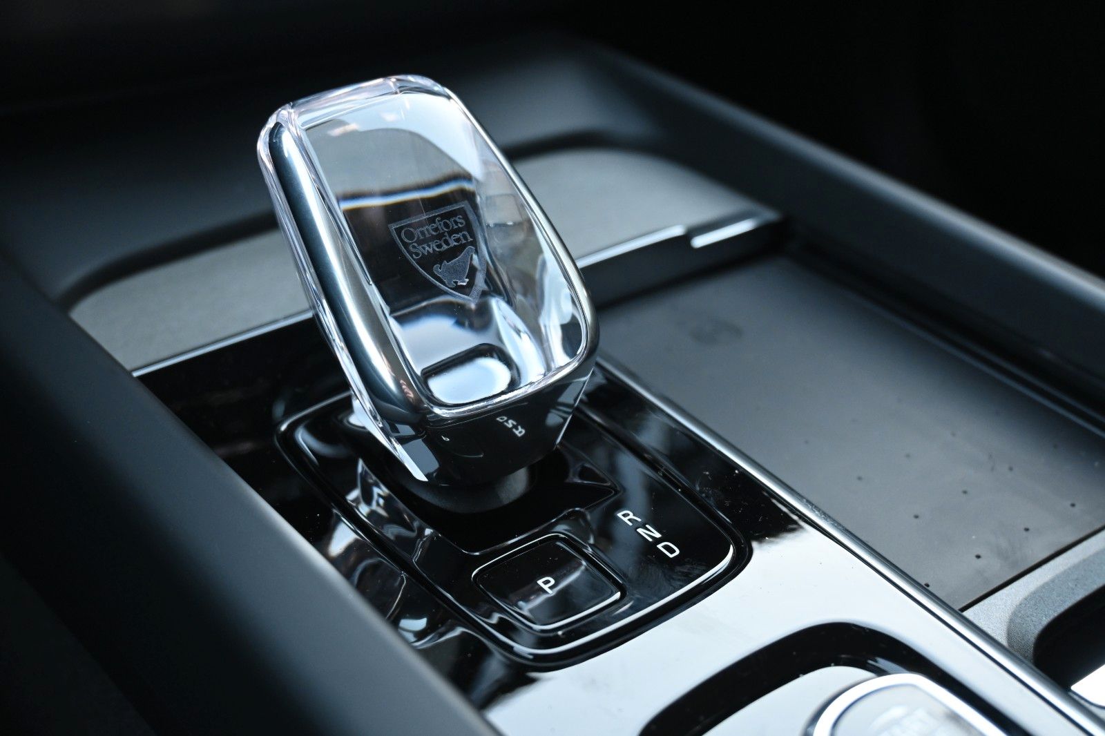 Fahrzeugabbildung Volvo XC60 B5 Benzin AWD Ultra Dark*PANO*360°*LUFT*ACC