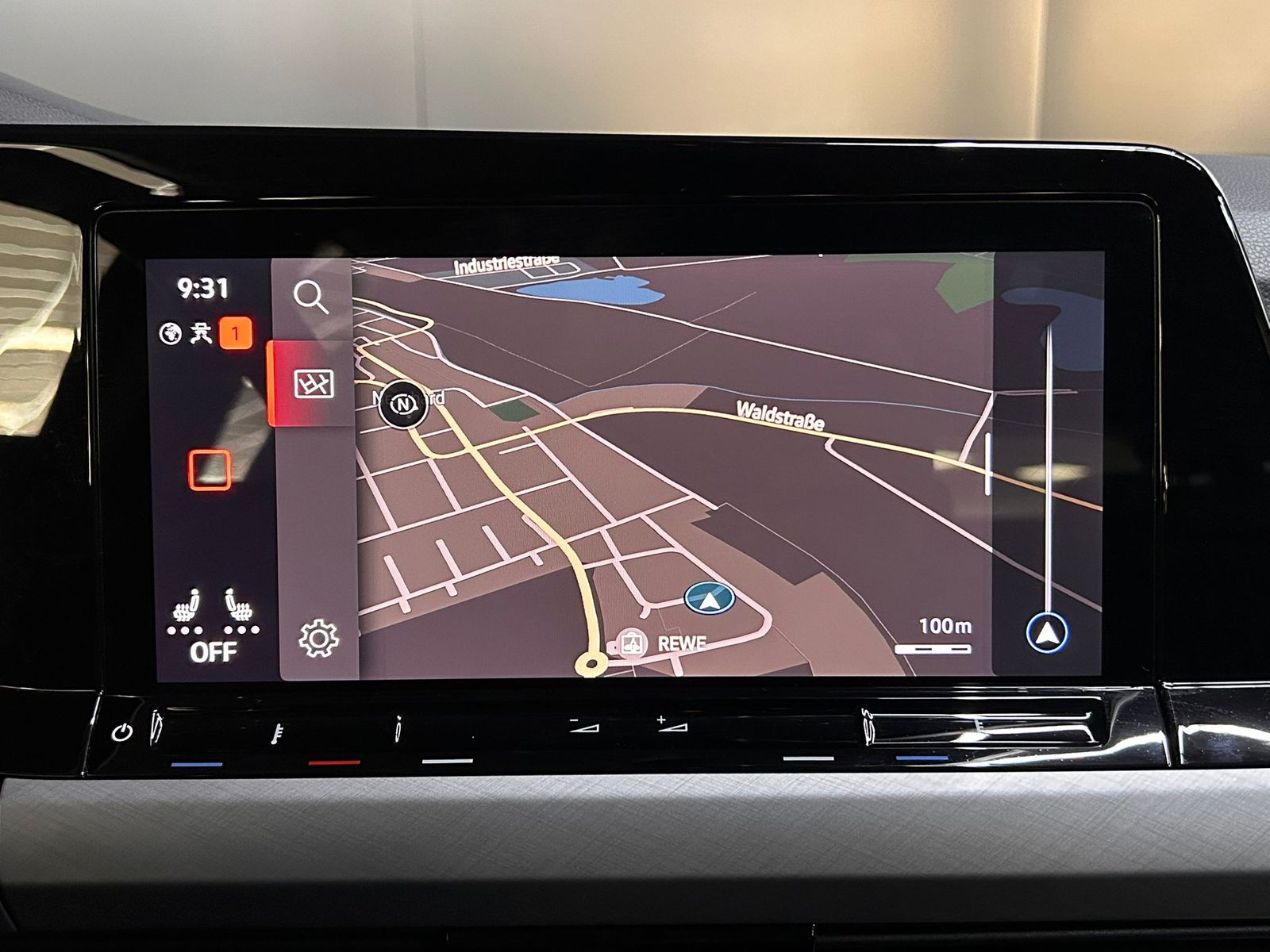 Fahrzeugabbildung Volkswagen Golf VIII Life 2,0TDI DSG VIRTU+LED+SHZ+NAVI+ACC