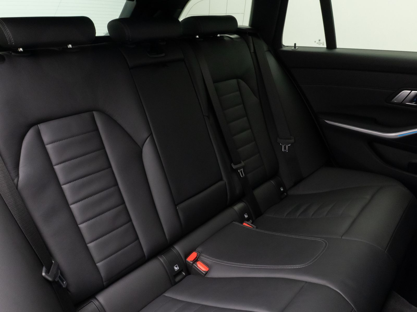 Fahrzeugabbildung BMW 320d M Sport Kamera DAB HiFi HUD Stop&Go Komfort