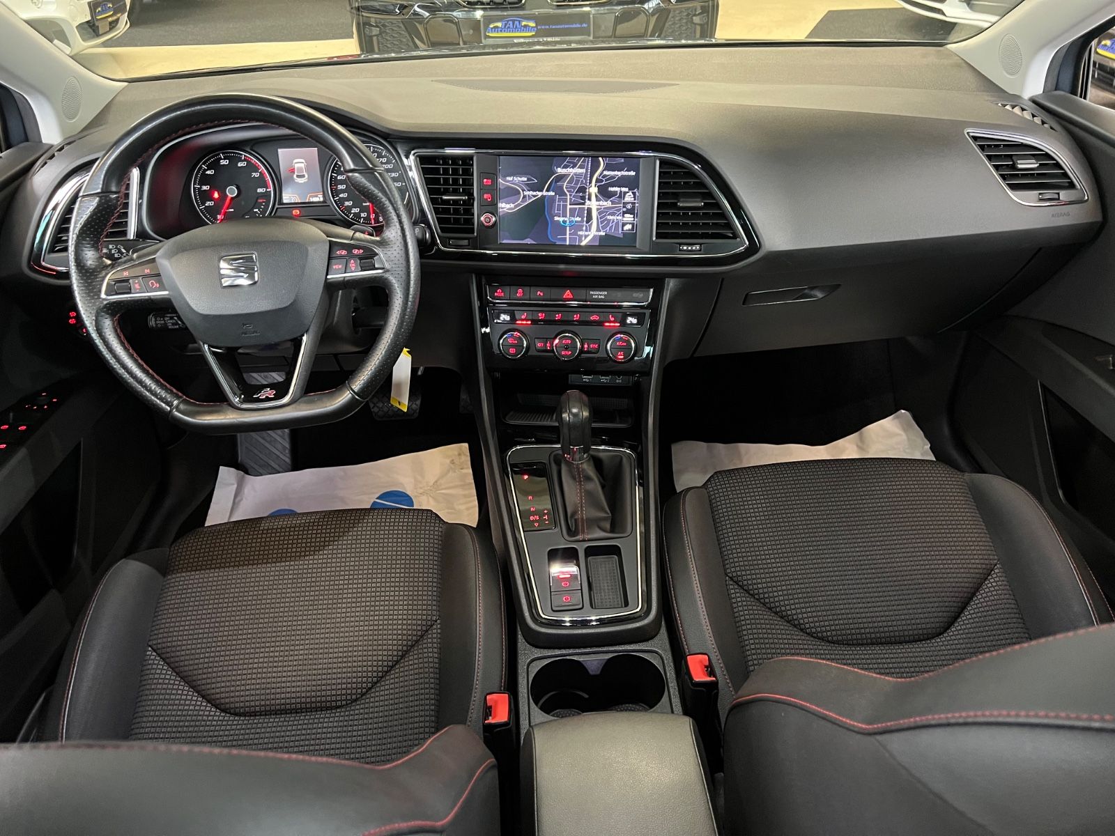 Fahrzeugabbildung SEAT Leon FR 1.5 TSI * AUTOMATIK *LED*