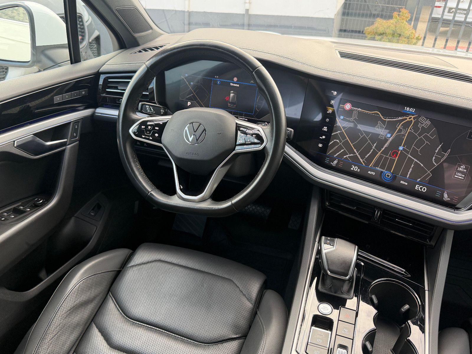 Fahrzeugabbildung Volkswagen Touareg SPORT/ 4Motion/VIRTUAL/AMBIENT/360''KAM
