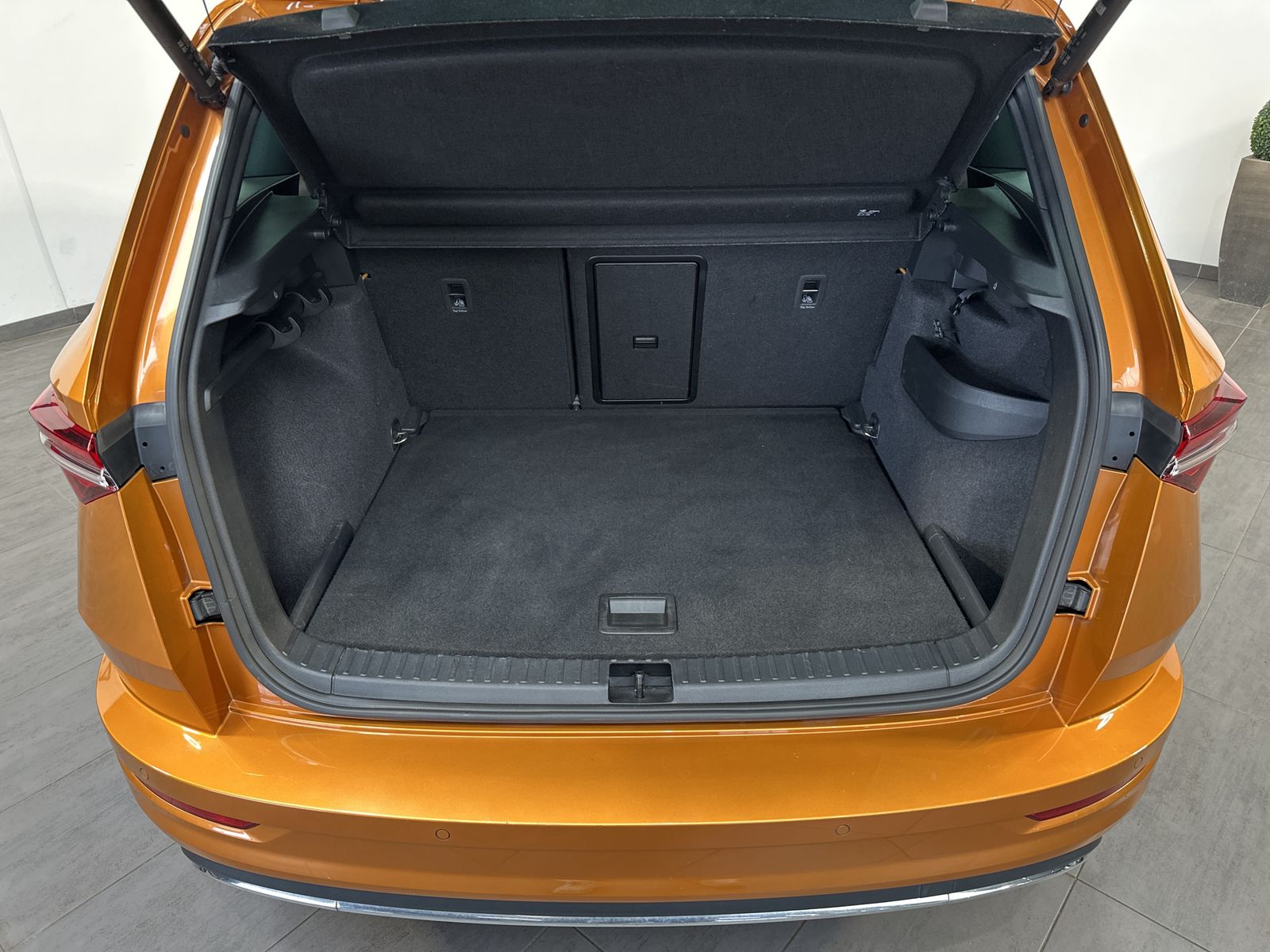 Fahrzeugabbildung SKODA Karoq 2.0 TSI DSG Sportline 4x4 NAV+LED+VCOCK+DC