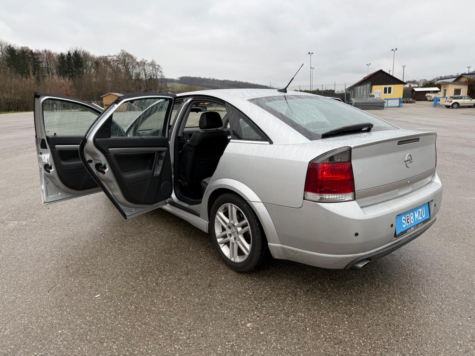 Opel Vectra 2004 — interior
