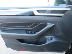 VW Arteon 2.0 TSI R-Line DSG LED Nav Ahk 19'' Busin VW Arteon 2.0 TSI R-Line DSG LED Nav Ahk 19'' Busin