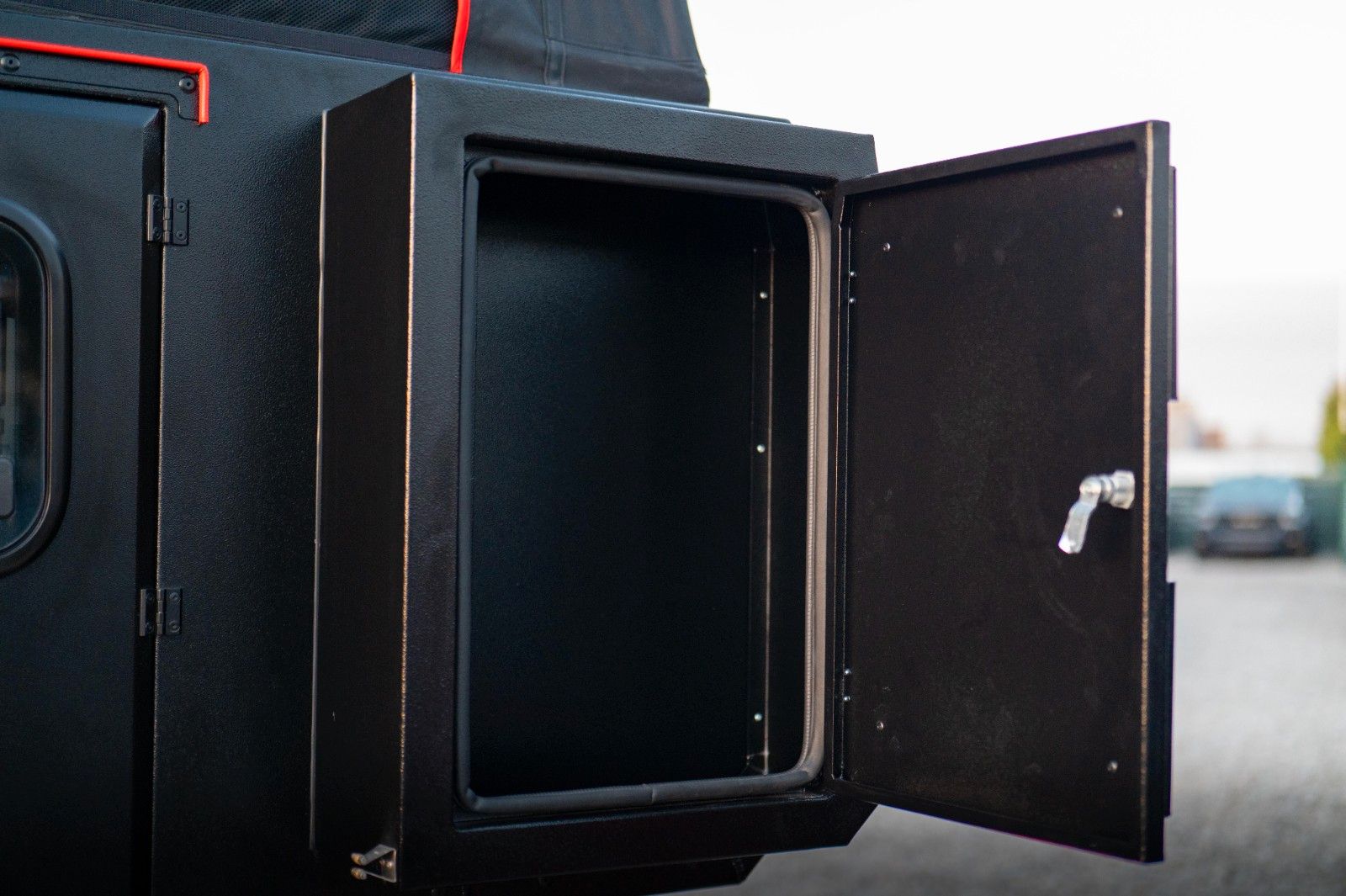 Fahrzeugabbildung Decamp Dodge RAM 5.7 V8 4x4 + DECAMP BACKPACK Camper