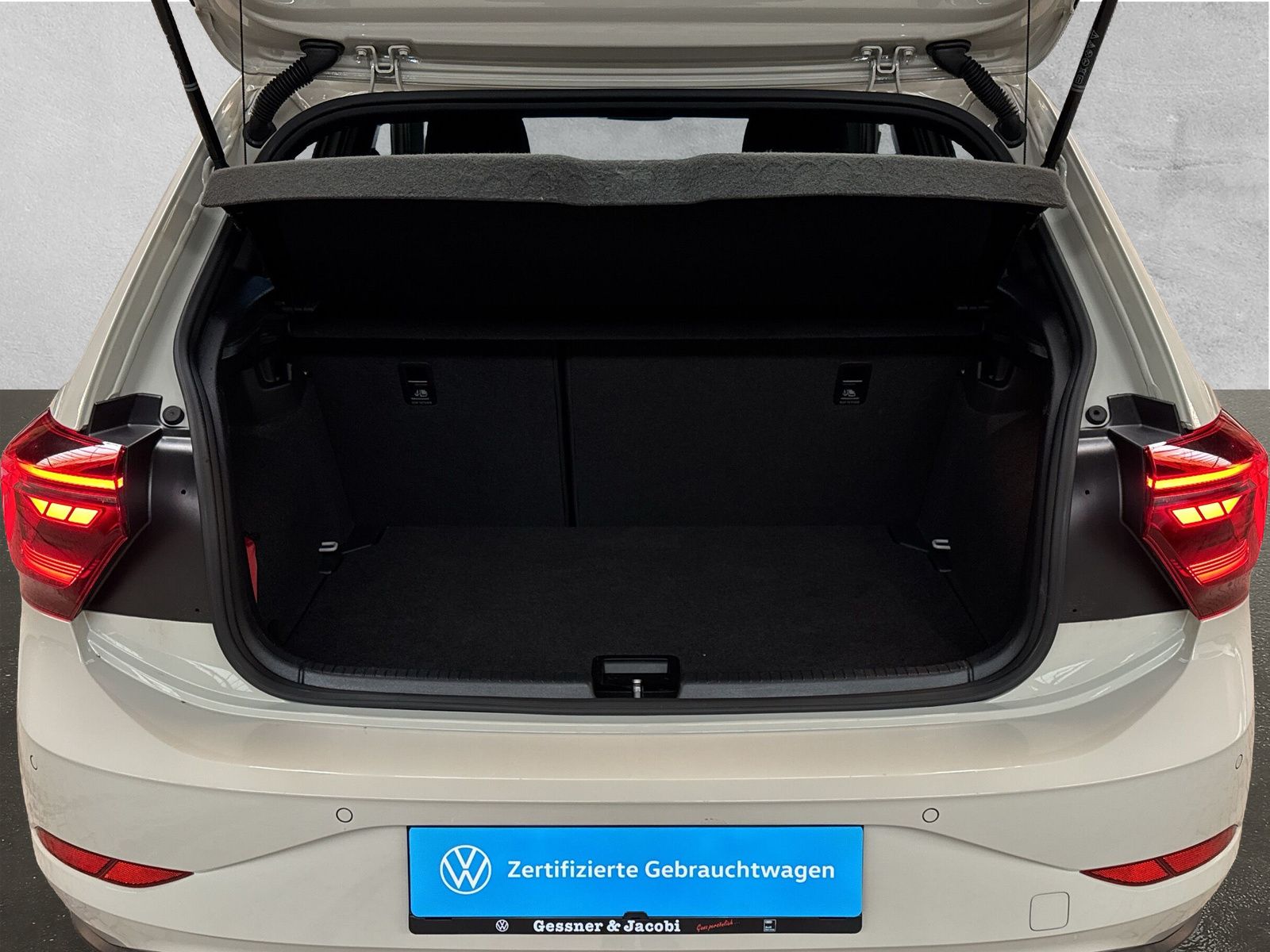 Fahrzeugabbildung Volkswagen Polo 1.0 TSI R-Line PDC SHZ LED digitalCP