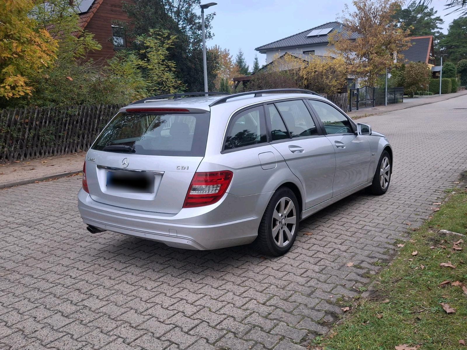 Mercedes-Benz C220 2011 — engine
