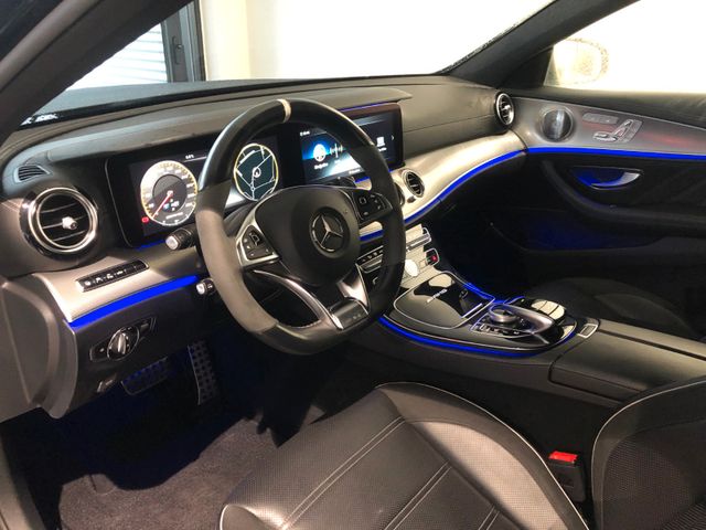 Fahrzeugabbildung Mercedes-Benz E 63S AMG 4M+ Night/Pano/Burmester/Multibeam/20"