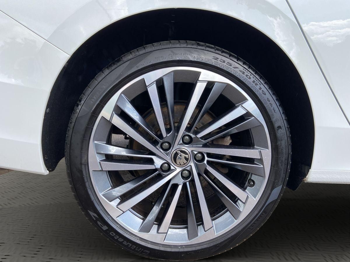 Superb 1.5 TSI iV 150 kW PlugIn Hybrid L&K  Lede