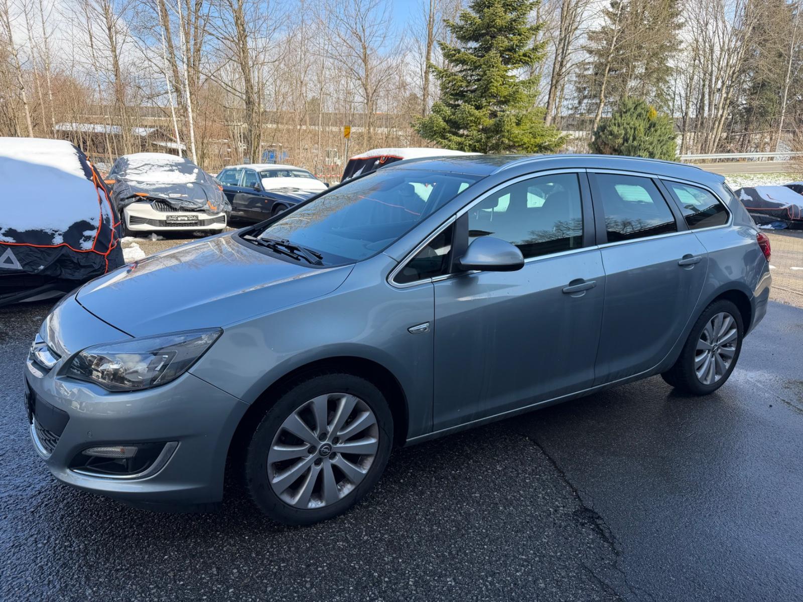 Opel Astra J Sports Tourer Exklusiv