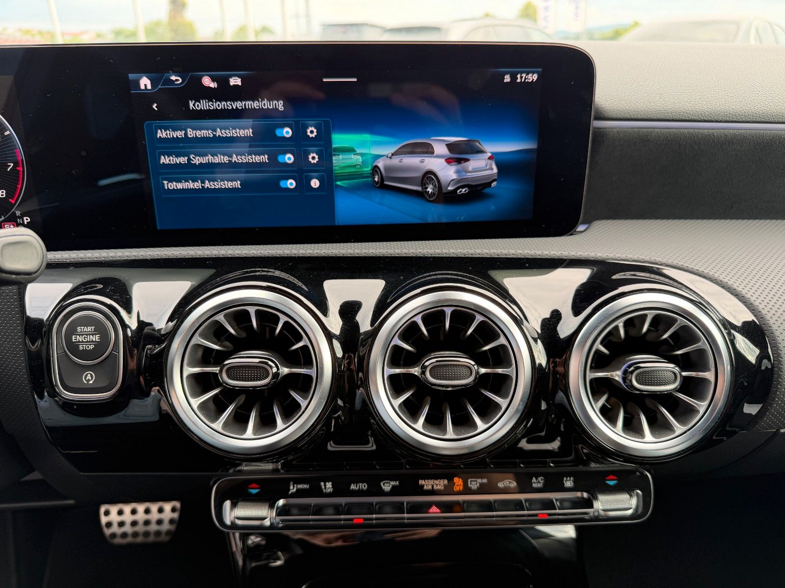 Fahrzeugabbildung Mercedes-Benz A 35 AMG 4Matic+Aero+StandH+360+MultiB+Memory