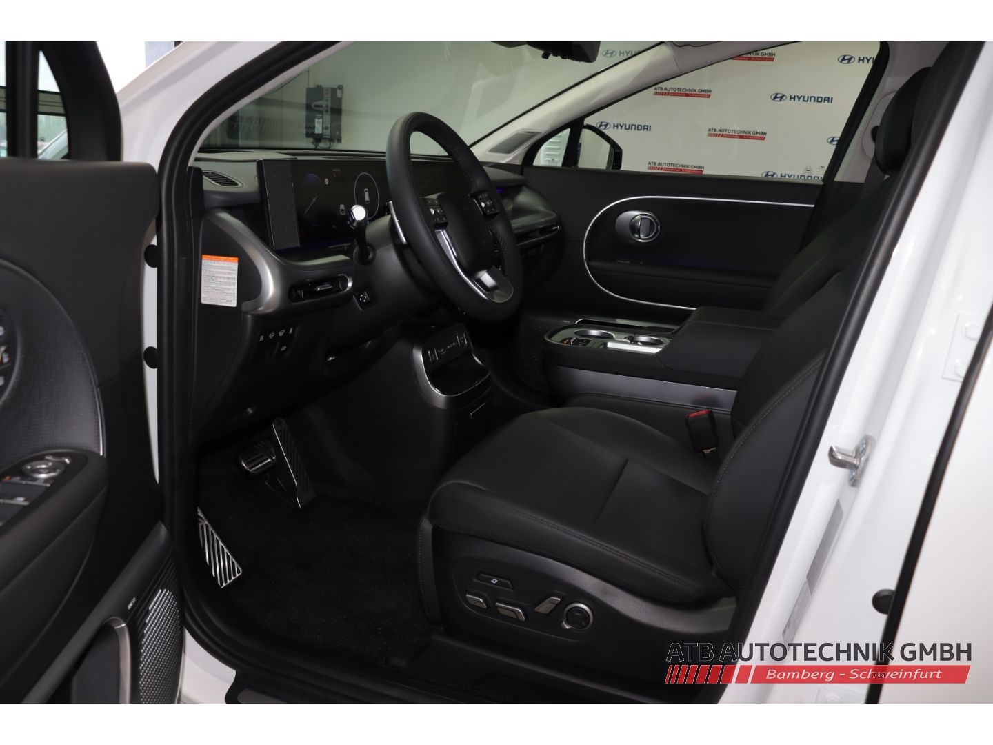 Fahrzeugabbildung Hyundai IONIQ 9 6-Sitzer MY26 UNIQ 110 kWh 307 PS PANO-D