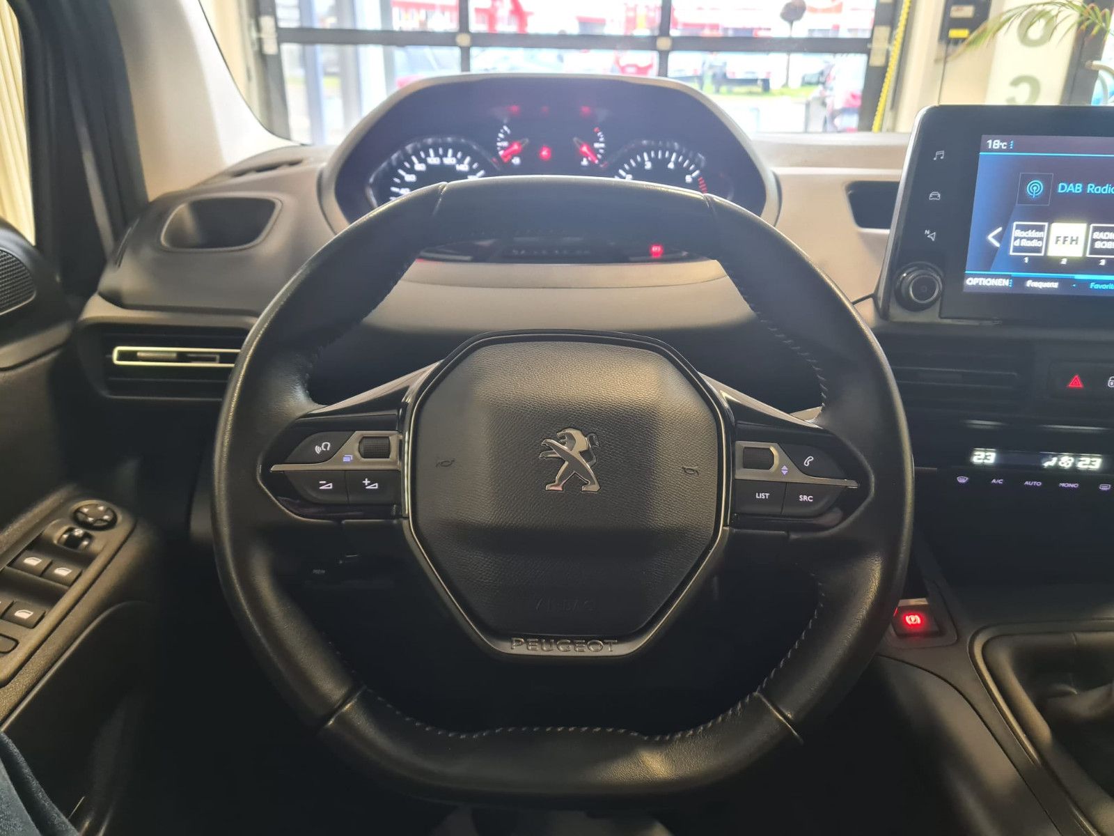 Fahrzeugabbildung Peugeot Rifter Allure L1 / SCHECKHEFT / NAVI