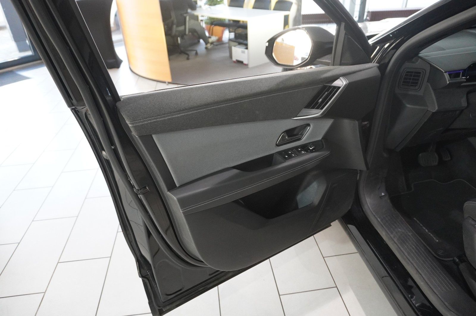 Fahrzeugabbildung Opel Grandland 1.2 GS SPORT HYBRID NAVI/LED/KAMERA/SH