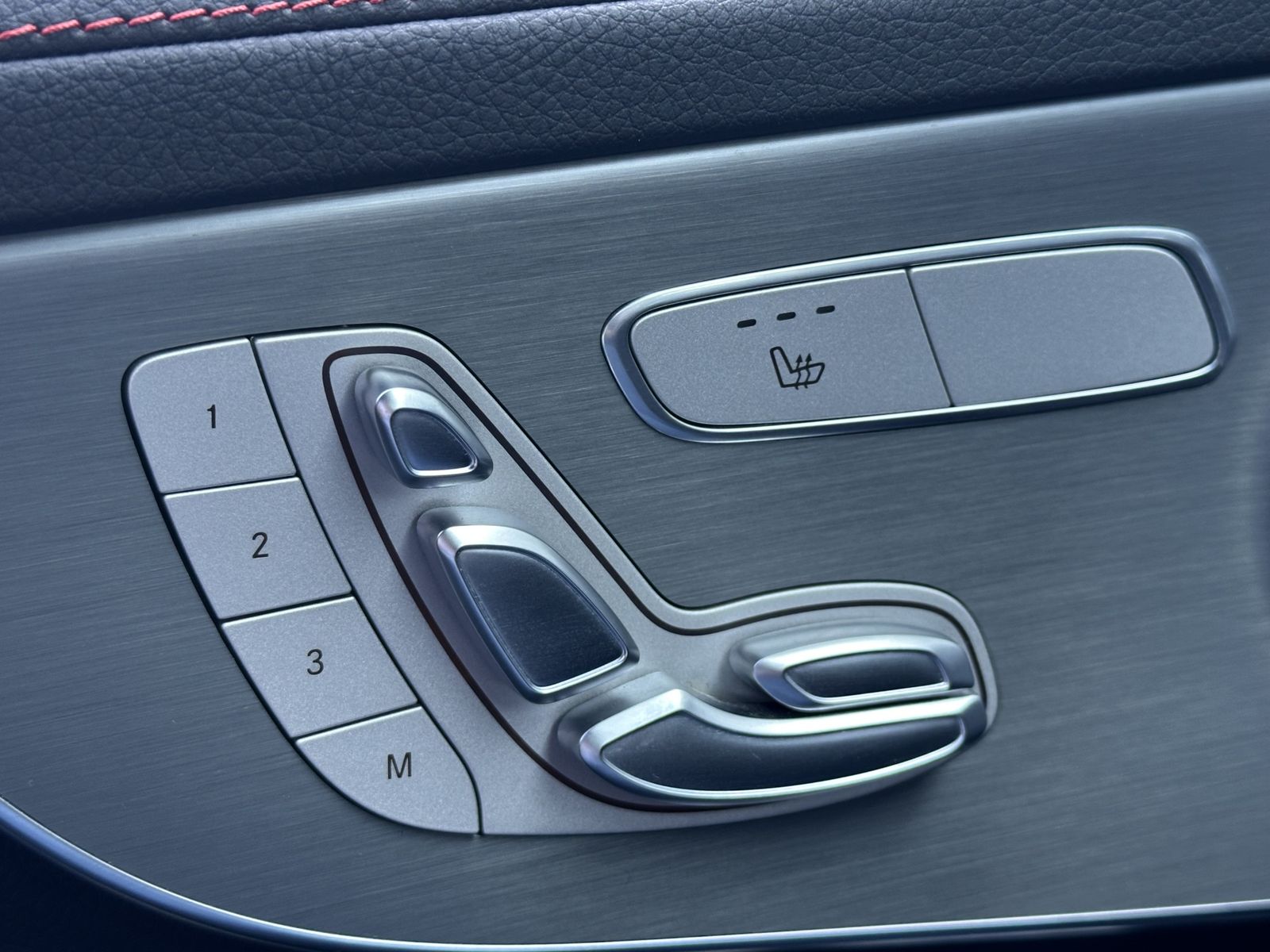 Fahrzeugabbildung Mercedes-Benz C 220d Coupé AMG-Line Plus NAV+LED+KAM+AHK+19ZO