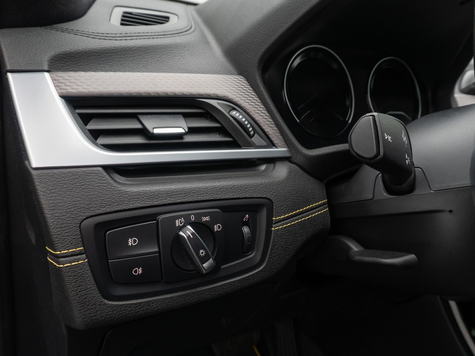 Fahrzeugabbildung BMW X2 xD20d M Sport Navi+ Alarm DAB HUD H/K 19Zoll