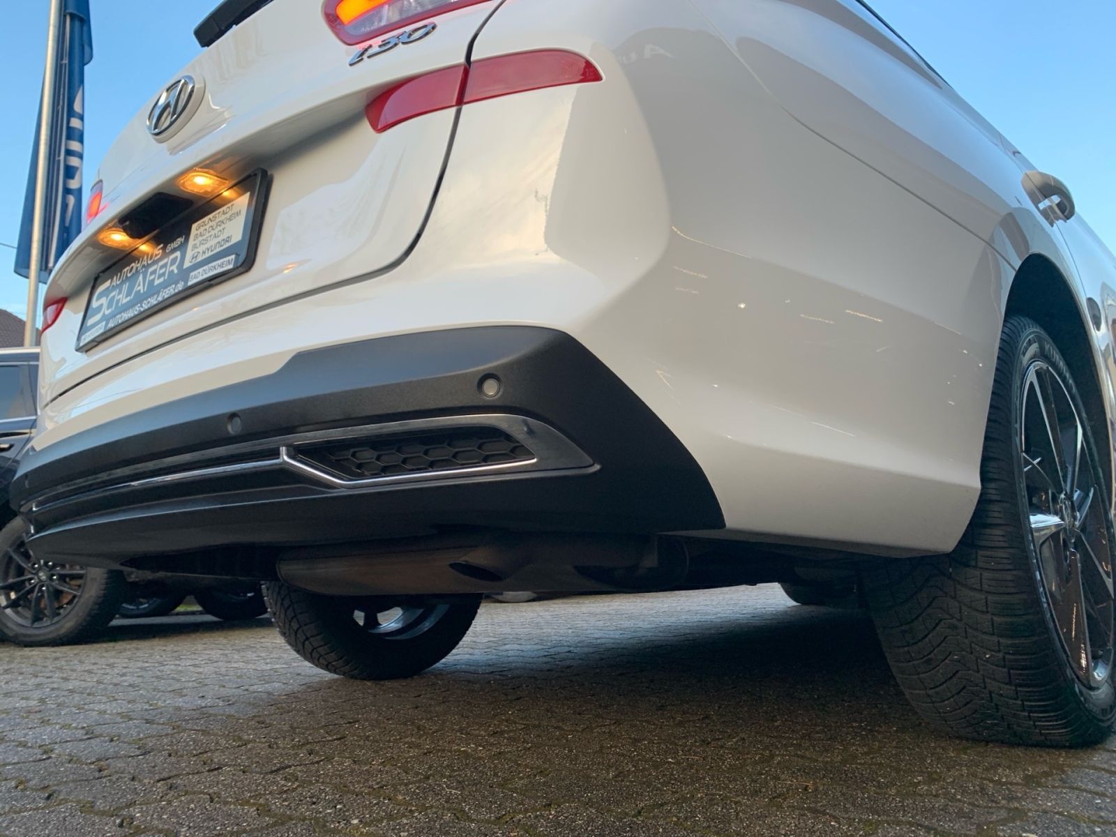 Fahrzeugabbildung Hyundai i30 Kombi 1.0 T-GDI Connect & Go Navi LED