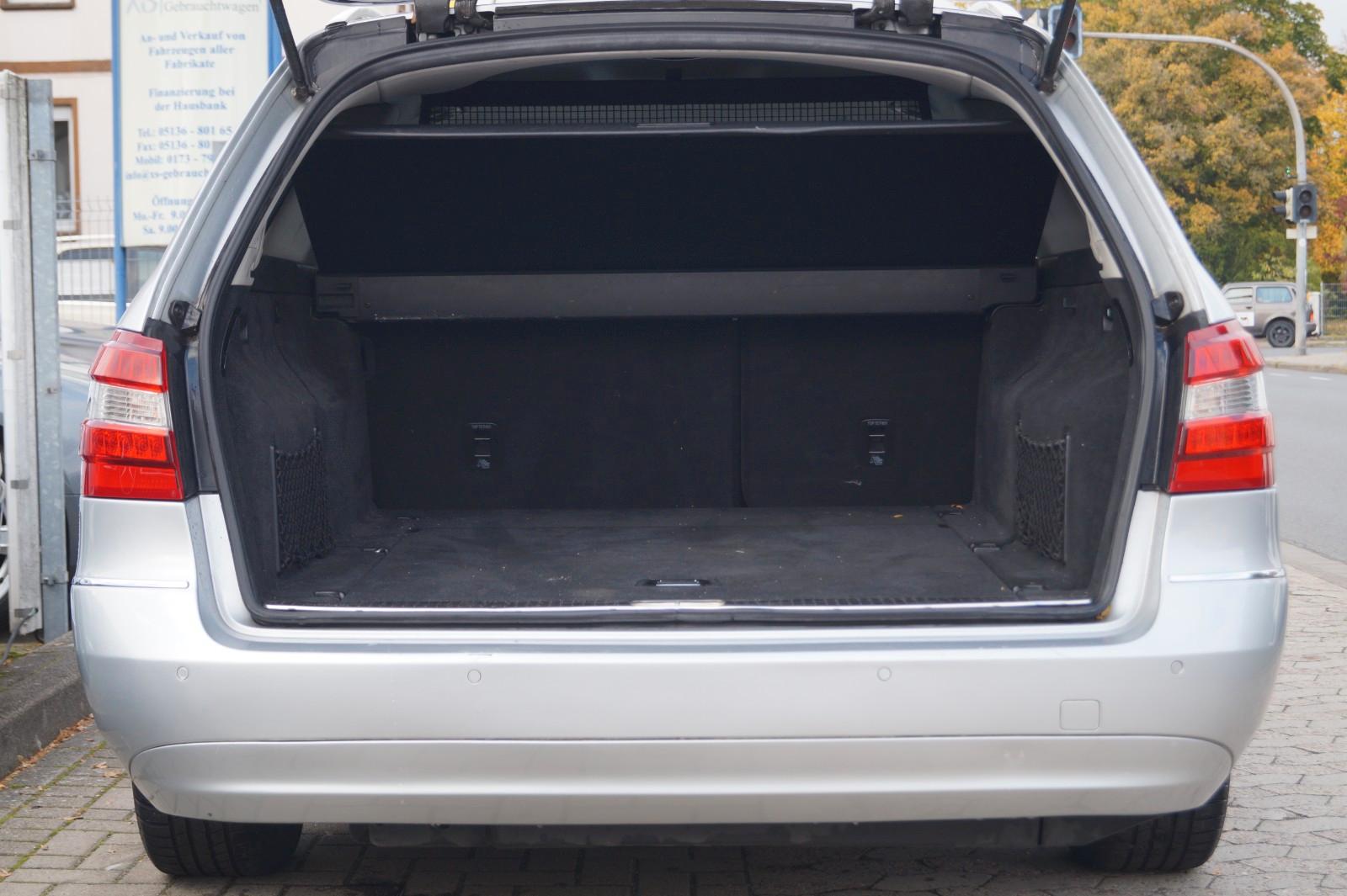 Mercedes-Benz E220 2011 — photo 19