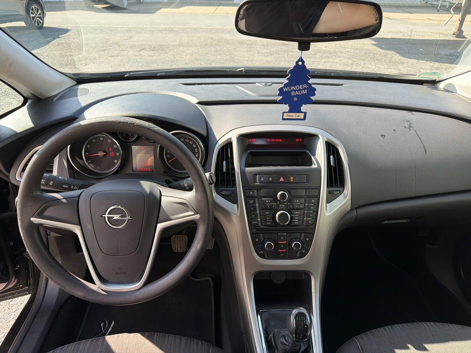 Opel Astra 2012 — photo 6