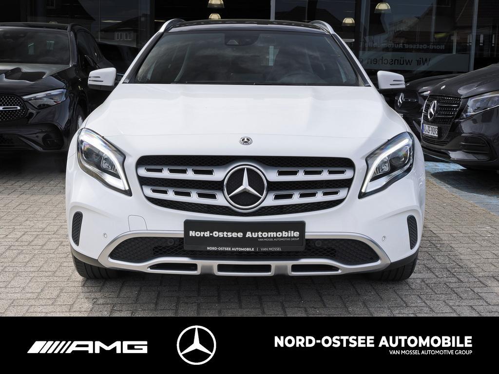 Mercedes-Benz GLA 180 URBAN NAVI AHK LED PANO DCT SHZ TEMPOMAT