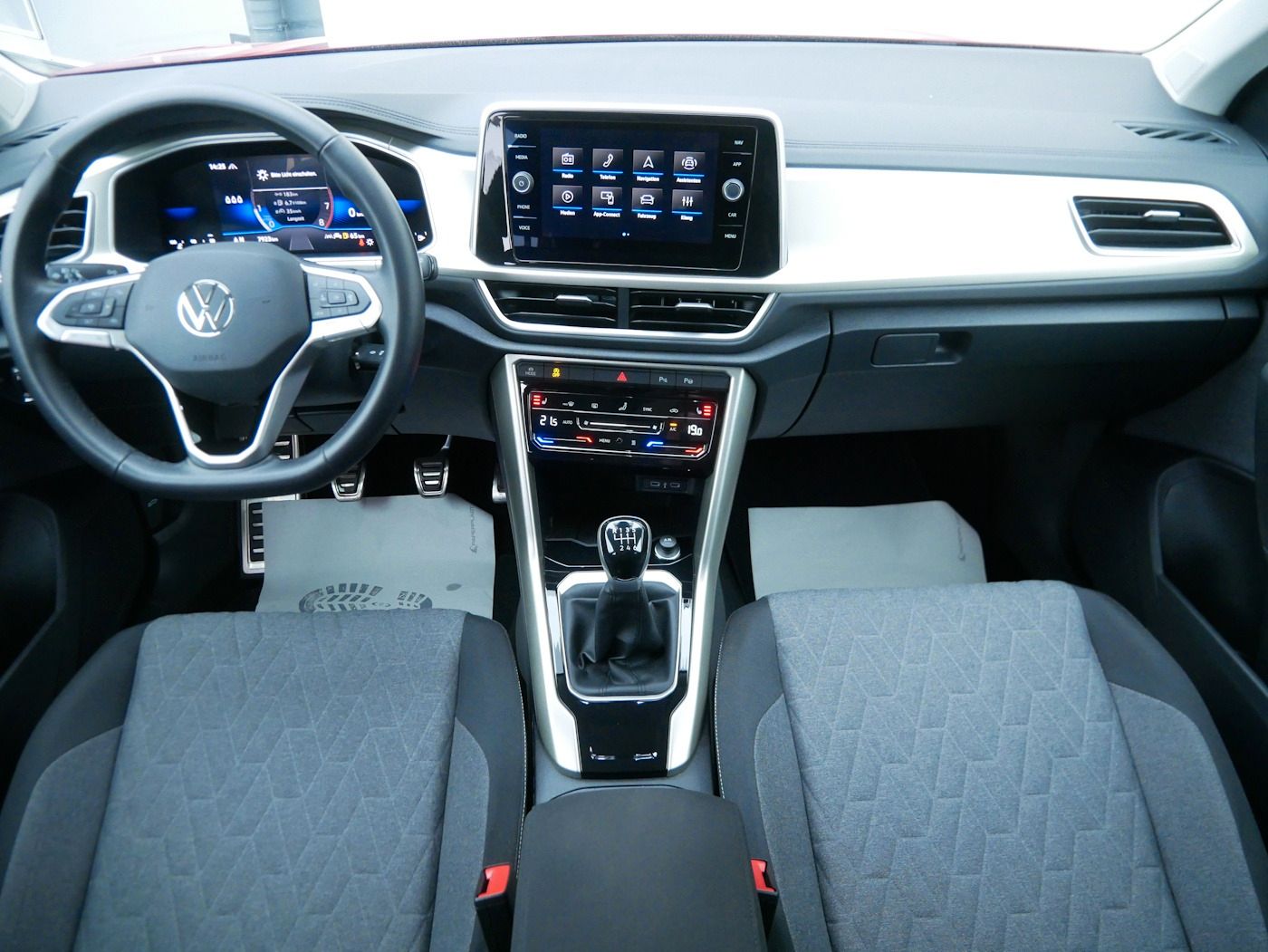 Fahrzeugabbildung Volkswagen T-Roc 1.0 MOVE NEU38T AHK Standheiz ACC LED SHZ