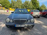 Mercedes-Benz Mercedes E240 Elegance - gebrauchte Mercedes-Benz E 240 aus dem Jahr 2001