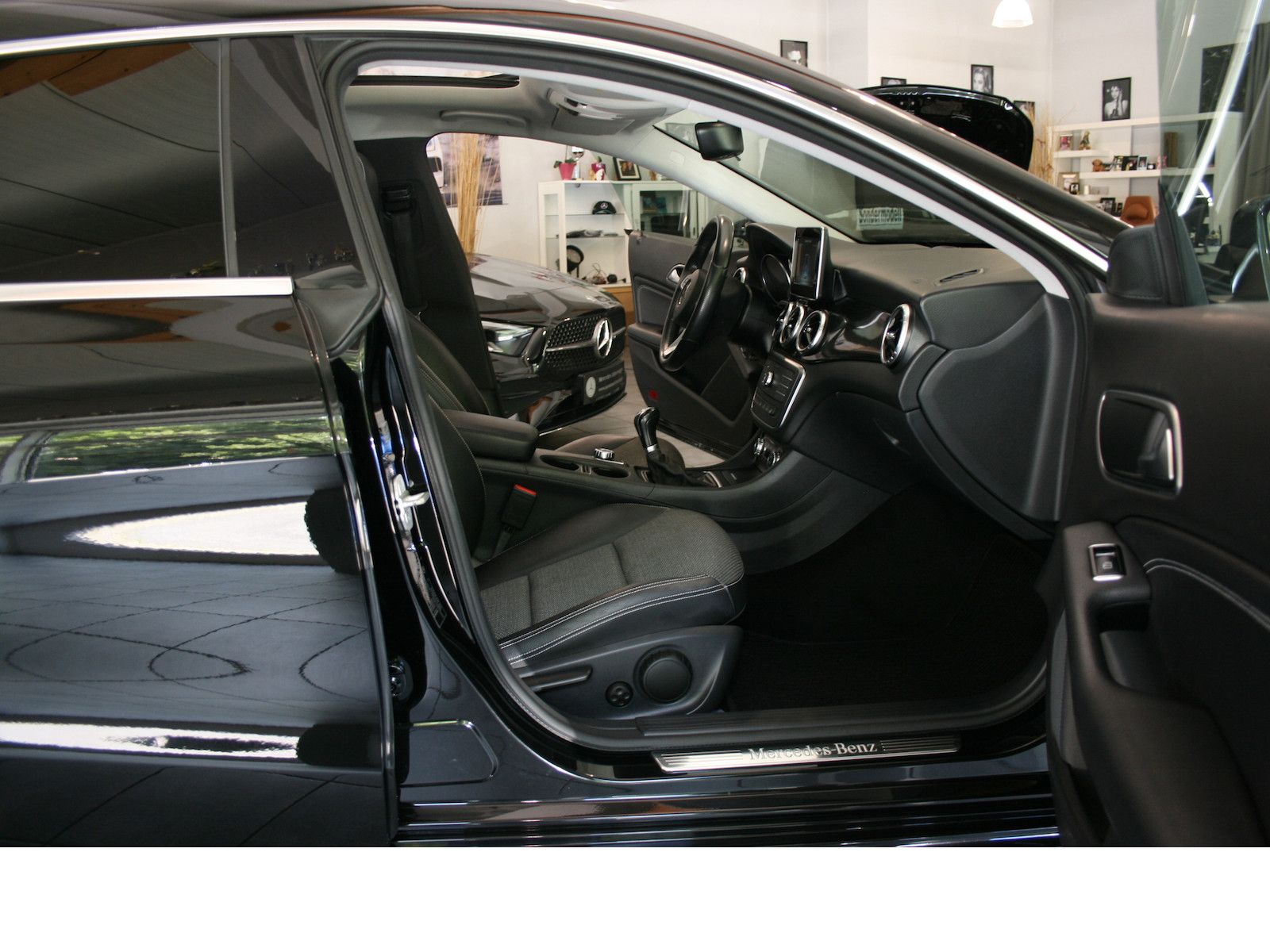 Fahrzeugabbildung Mercedes-Benz CLA 200 Shooting Brake CDI *Pano-Dach*AHK*Xenon*