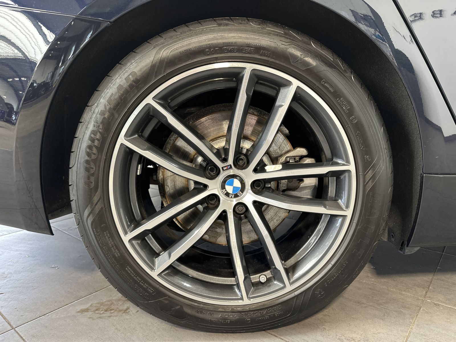 Fahrzeugabbildung BMW 520d Touring M-Sport NAV+LED+AHK+PANO+KAMERA+1HD