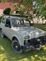 Lada Niva 1.7i 4x4  - Lada Niva: Allradantrieb, 1.7