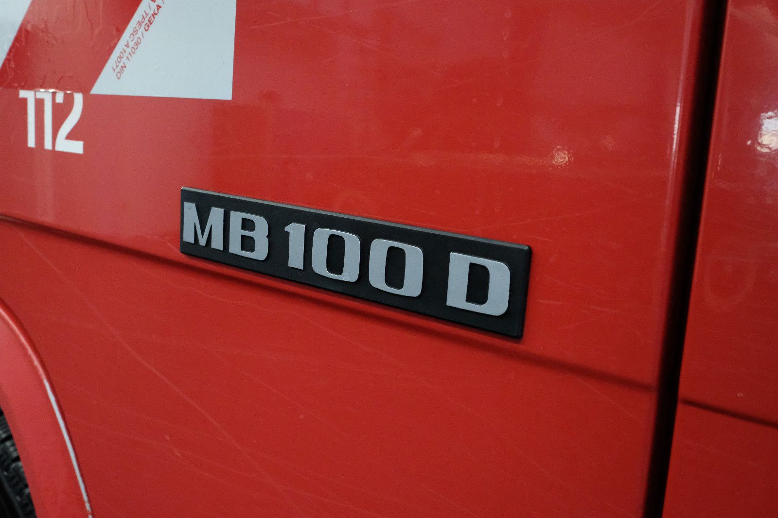 Fahrzeugabbildung Mercedes-Benz MB 100 D 8-Sitzer verglast