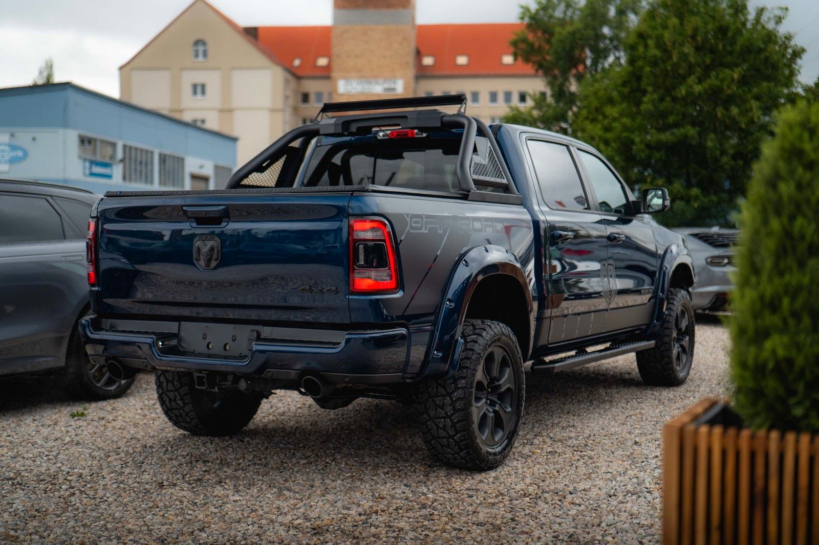 Fahrzeugabbildung Dodge RAM 5.7 V8 HEMI 4x4 OFFROAD NightPaket AXLE LOCK