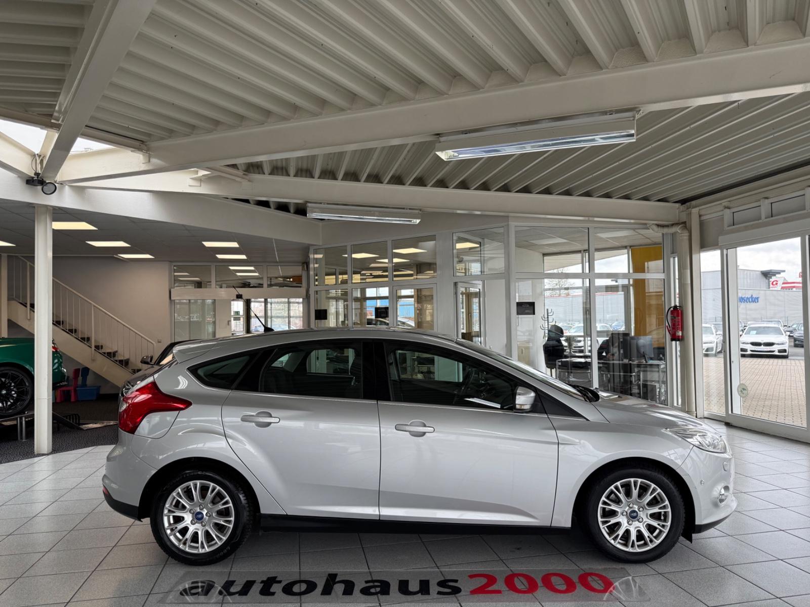 Ford Focus Lim. Titanium KLIMA/BT/PDC V-H/SPURHALTEAS