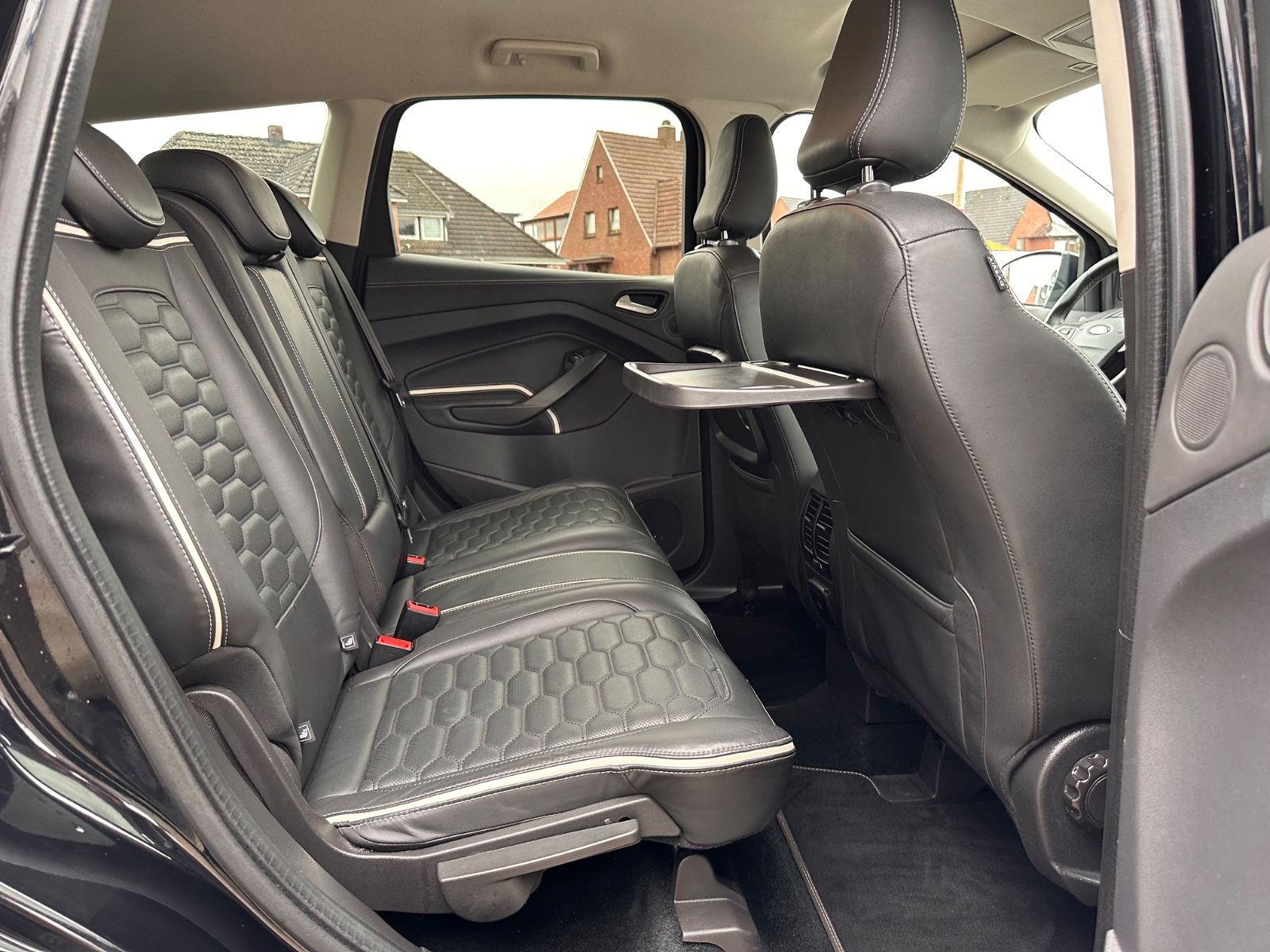 Fahrzeugabbildung Ford Kuga Vignale 2.0 TDCi 4x4 AHK/ACC/BiXenon/Keyfre