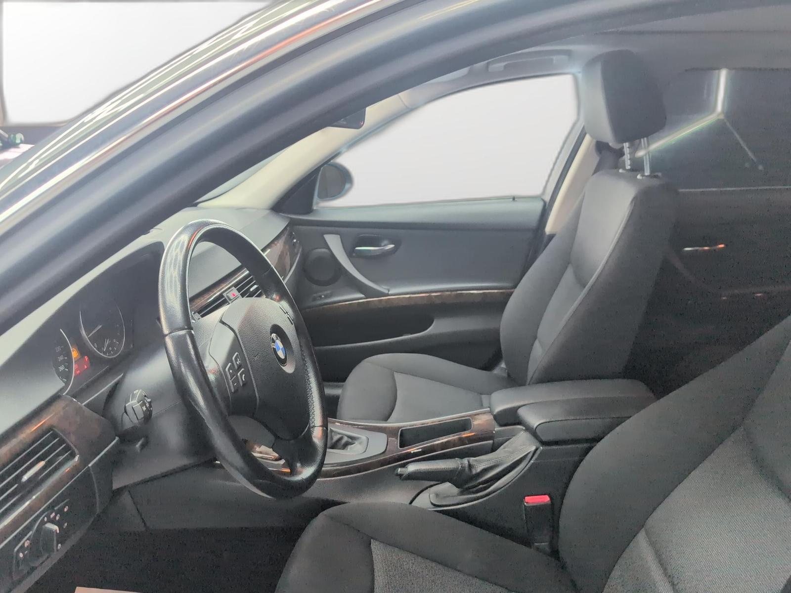 BMW 330xi Touring 258 ch 6 cylindres xDrive • Boîte auto • Toit pano • Xénon • Attelage