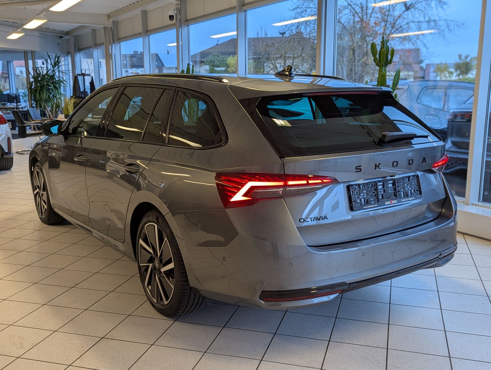 Изображение автомобиля SKODA Octavia 1.5 TSI Sportline Pano Martix Cam AHK