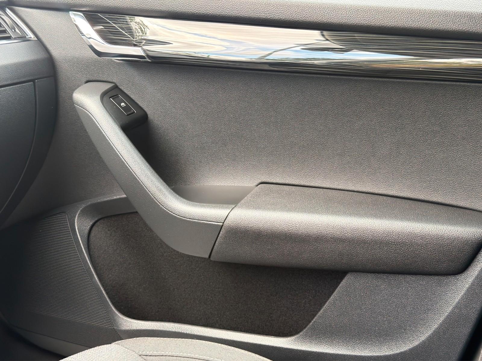 Skoda Octavia Combi Style LED/Keyless/CarPlay/PDC