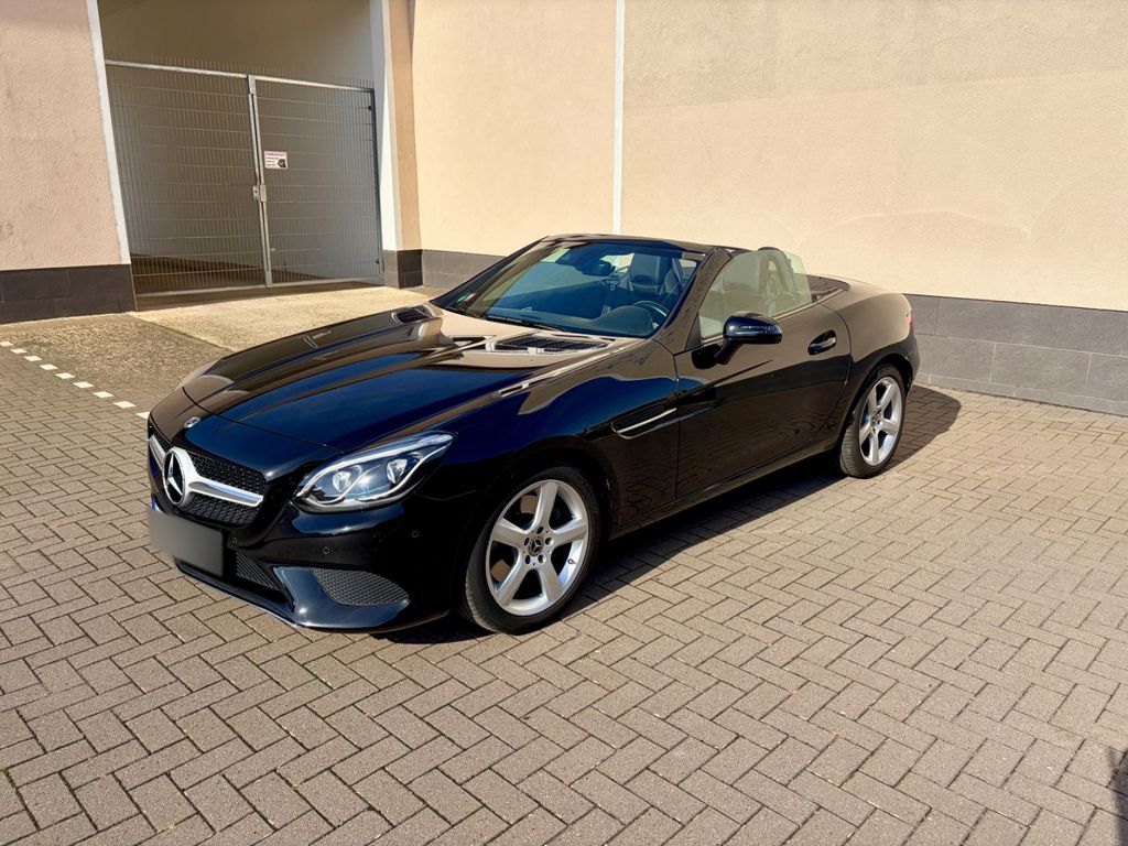 Image of Mercedes-Benz SLC 300