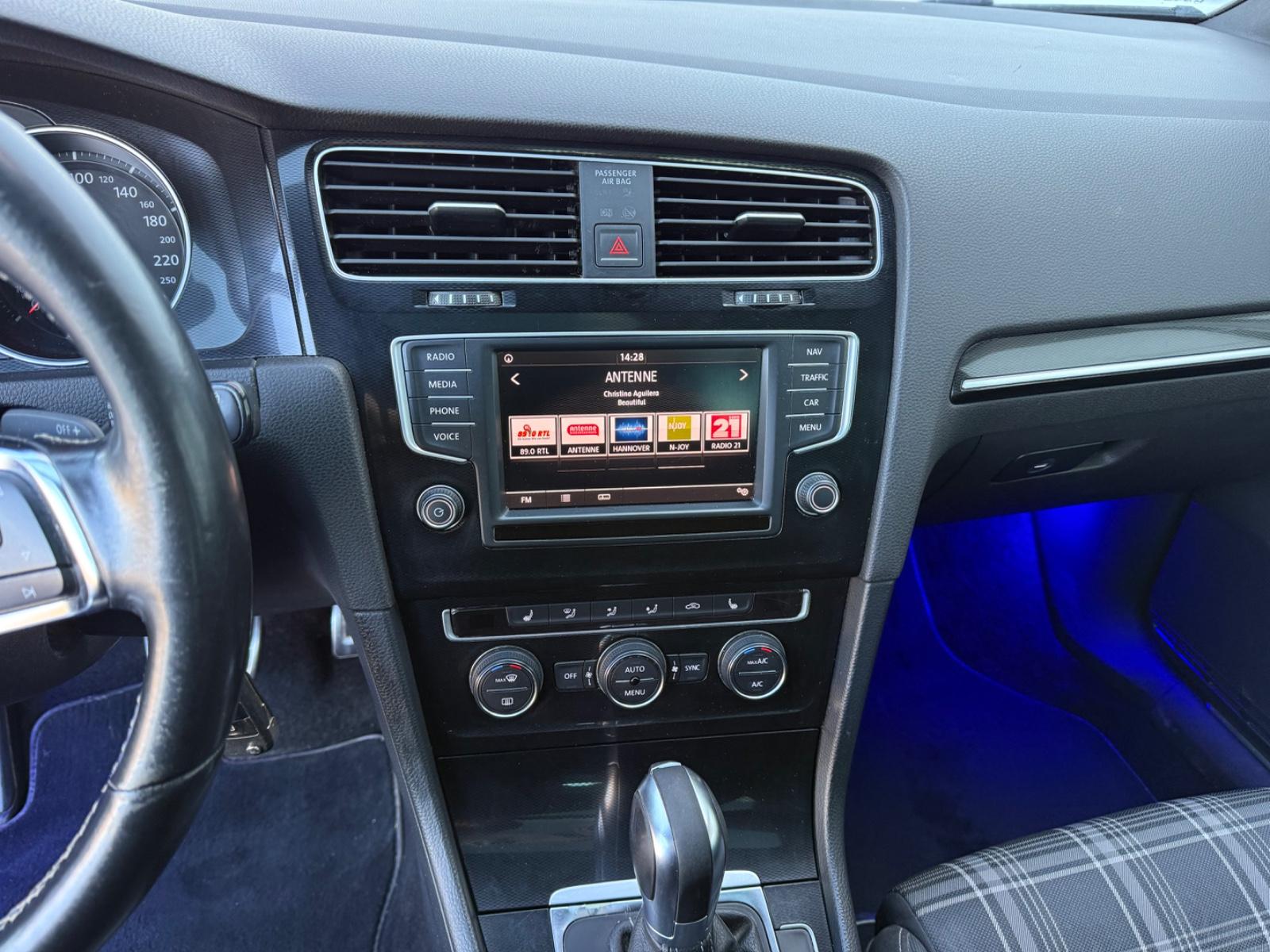 Volkswagen Golf 2015 — photo 21